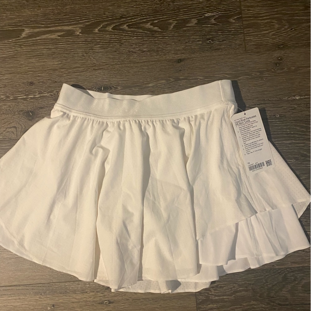 Lululemon Court Rival High-Rise Skirt
Long size 10 in white